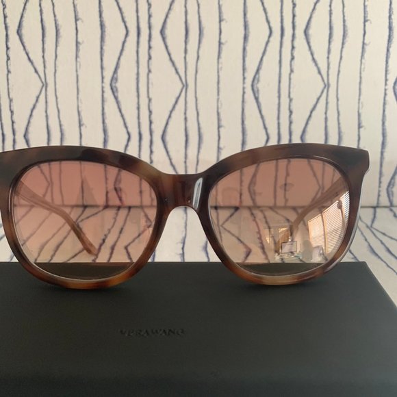 NIB - Vera Wang  Cat Eye  Sunglasses - Picture 1 of 8